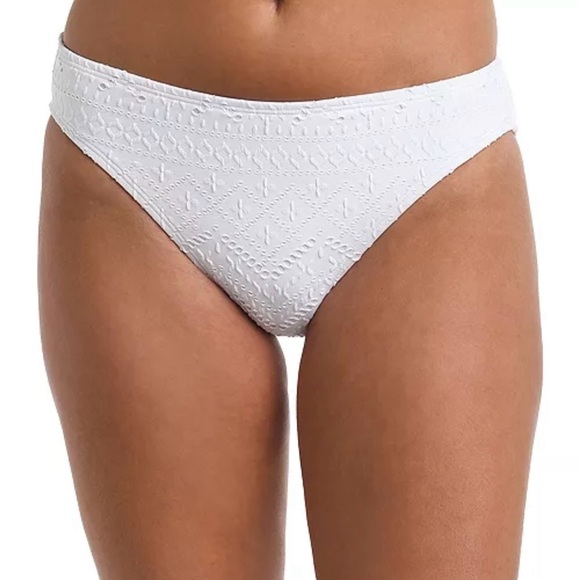 NWT La Blanca
Women's Salt Textured Hipster Bikini Bottoms size 6 - Picture 1 of 5